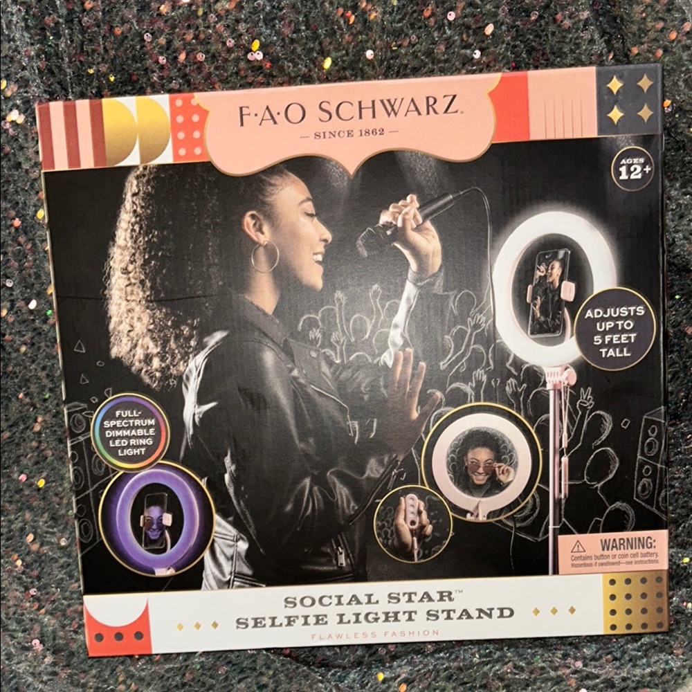 FAO Schwarz Social Star Selfie Light Stand